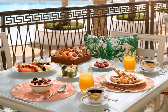 luxurious-buffet-breakfast-w-pool-access-at-palazzo-versace_1